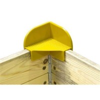 Plastic pallet corner for collars