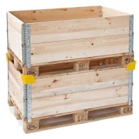 Plastic pallet corner for collars