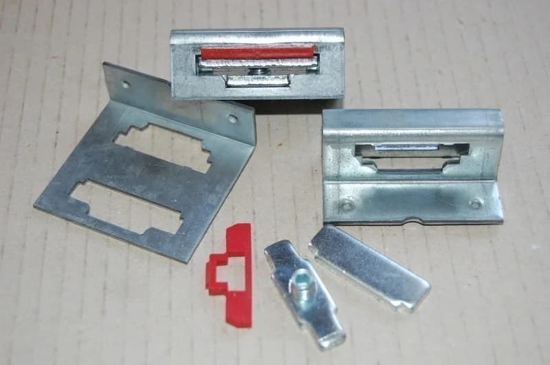 Hinge pocket 3 001 00